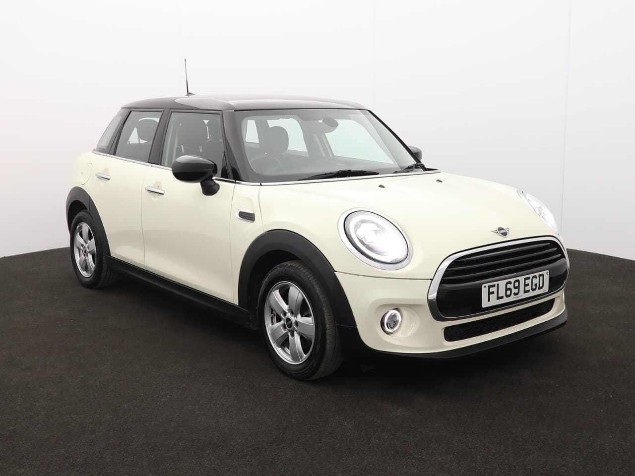 Mini Hatch 1.5 Cooper Classic view 1