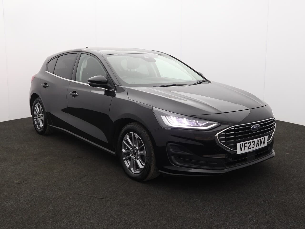 Ford Focus 1.0T EcoBoost Titanium view 1