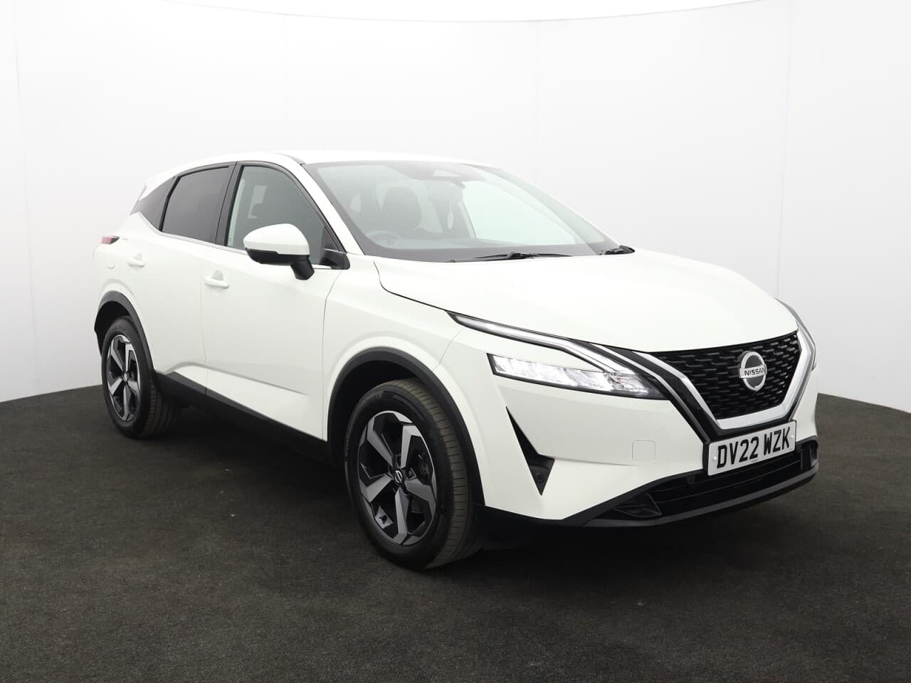 Nissan Qashqai 1.3 DIG-T MHEV N-Connecta view 1