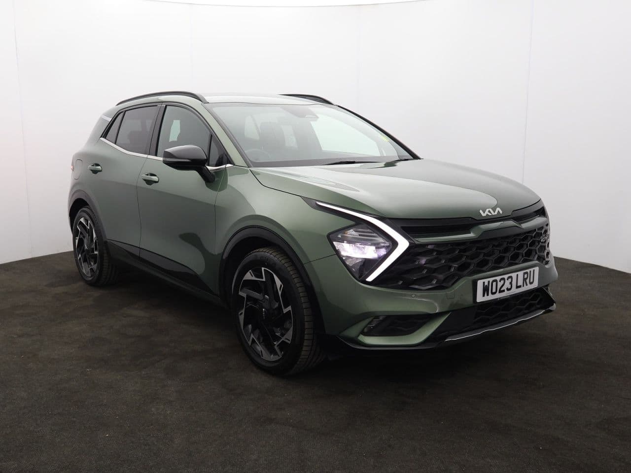 Kia Sportage 1.6 T-GDi 13.8kWh GT-Line view 1