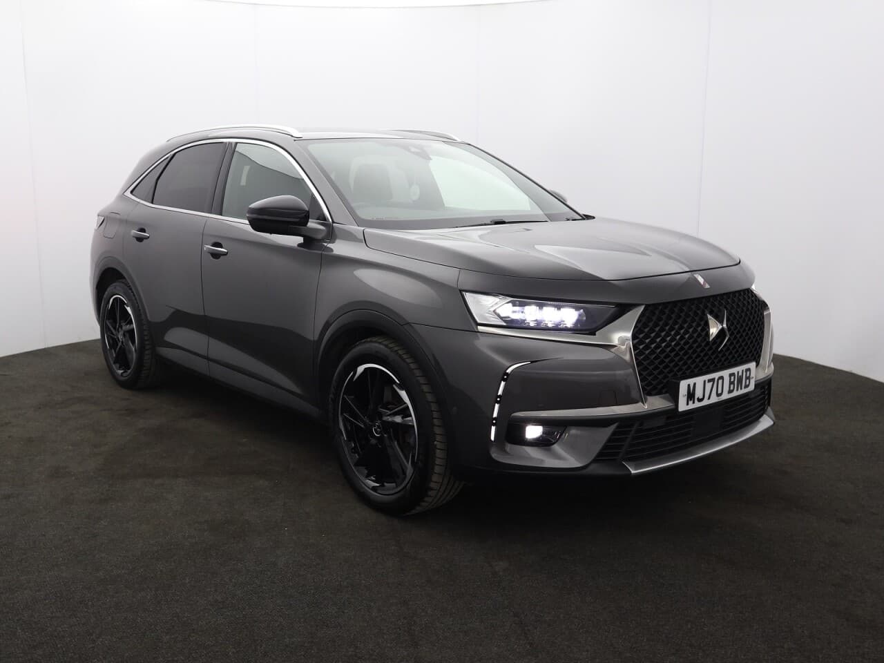 DS Automobiles DS 3 1.6 E-TENSE 13.2kWh Prestige Crossback view 1