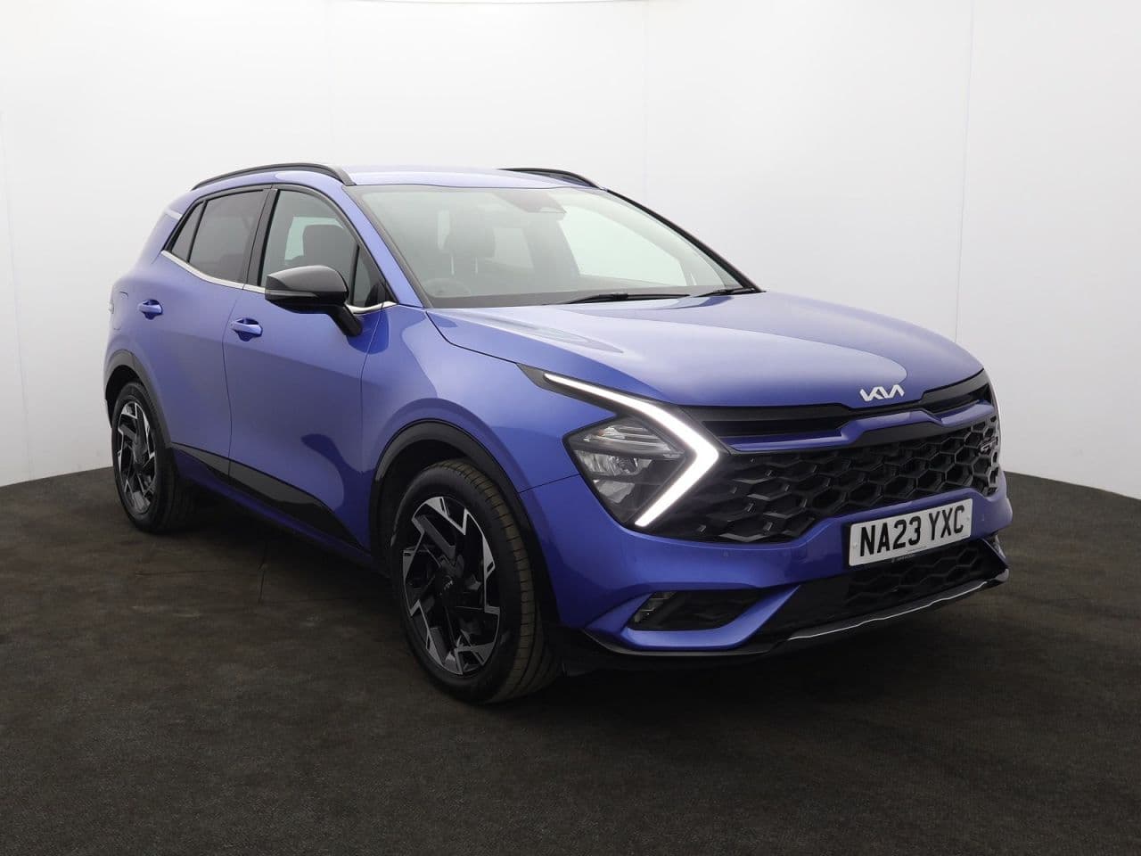 Kia Sportage 1.6 T-GDi 13.8kWh GT-Line view 1