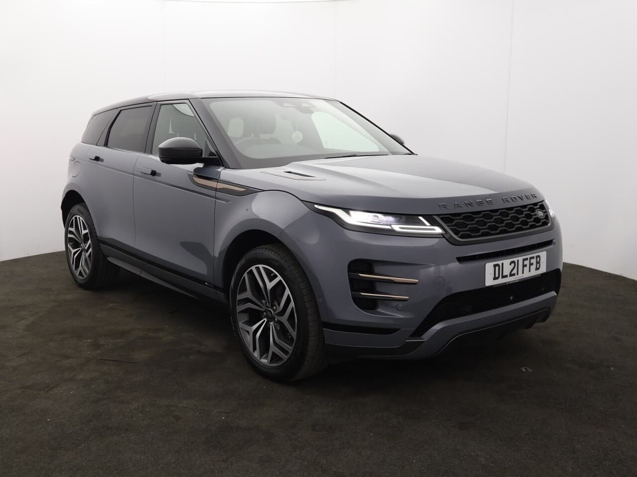 Land Rover Range Rover Evoque 2.0 P250 MHEV R-Dynamic SE view 1