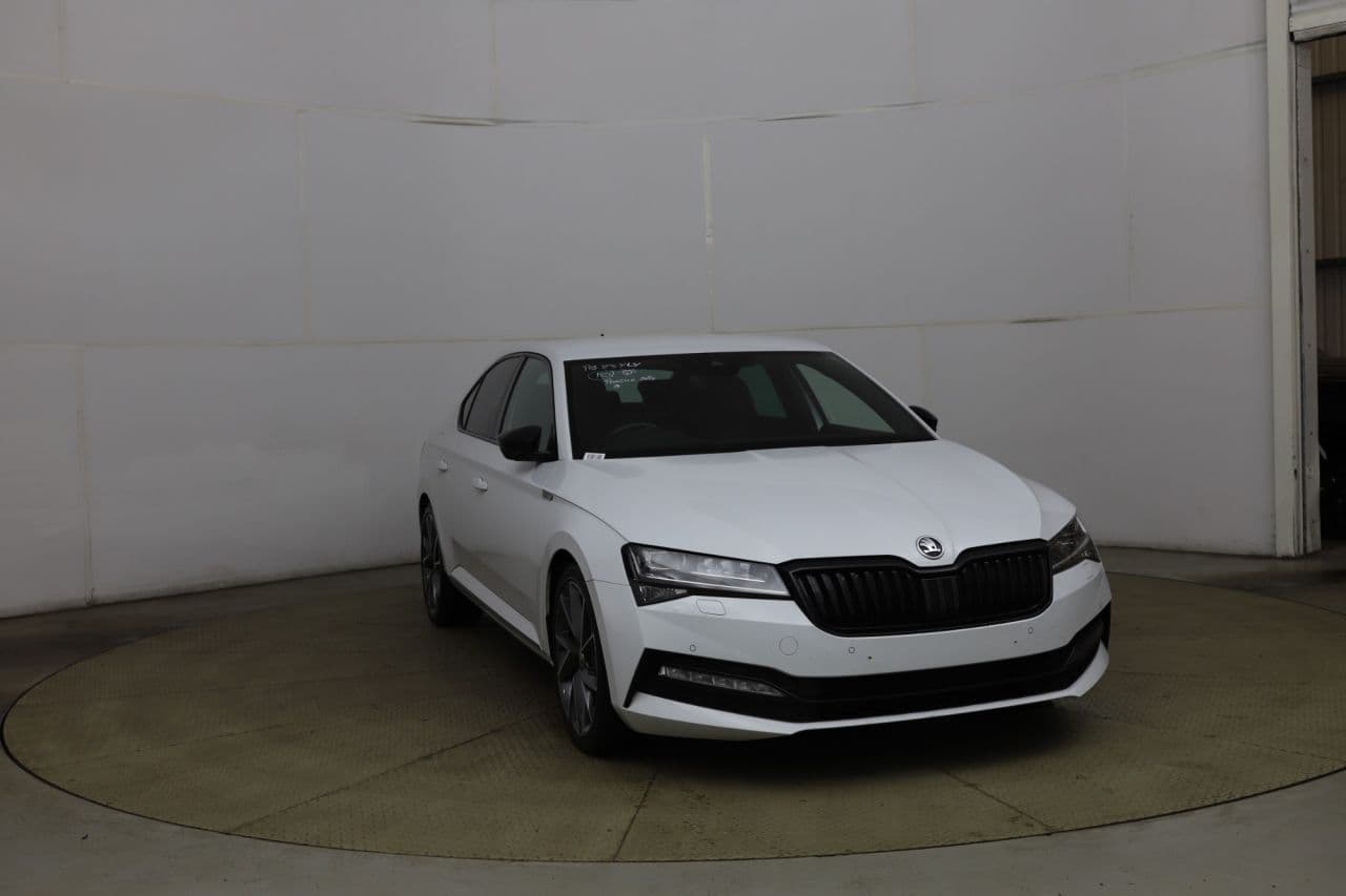 Skoda Superb 2.0 TSI SportLine Plus view 1