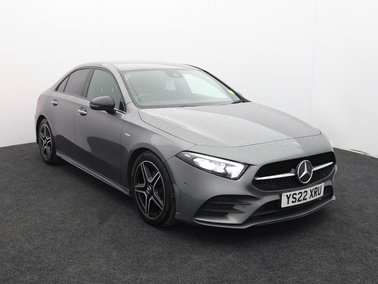 Mercedes-Benz A Class 2.0 A180d AMG Line Edition (Premium) view 1