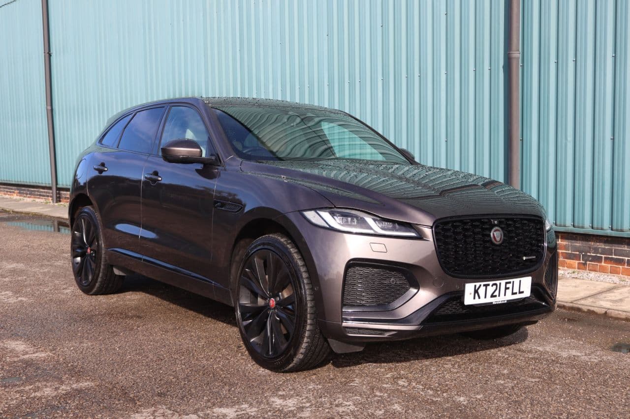 Jaguar F-Pace 2.0 D200 MHEV R-Dynamic HSE view 1