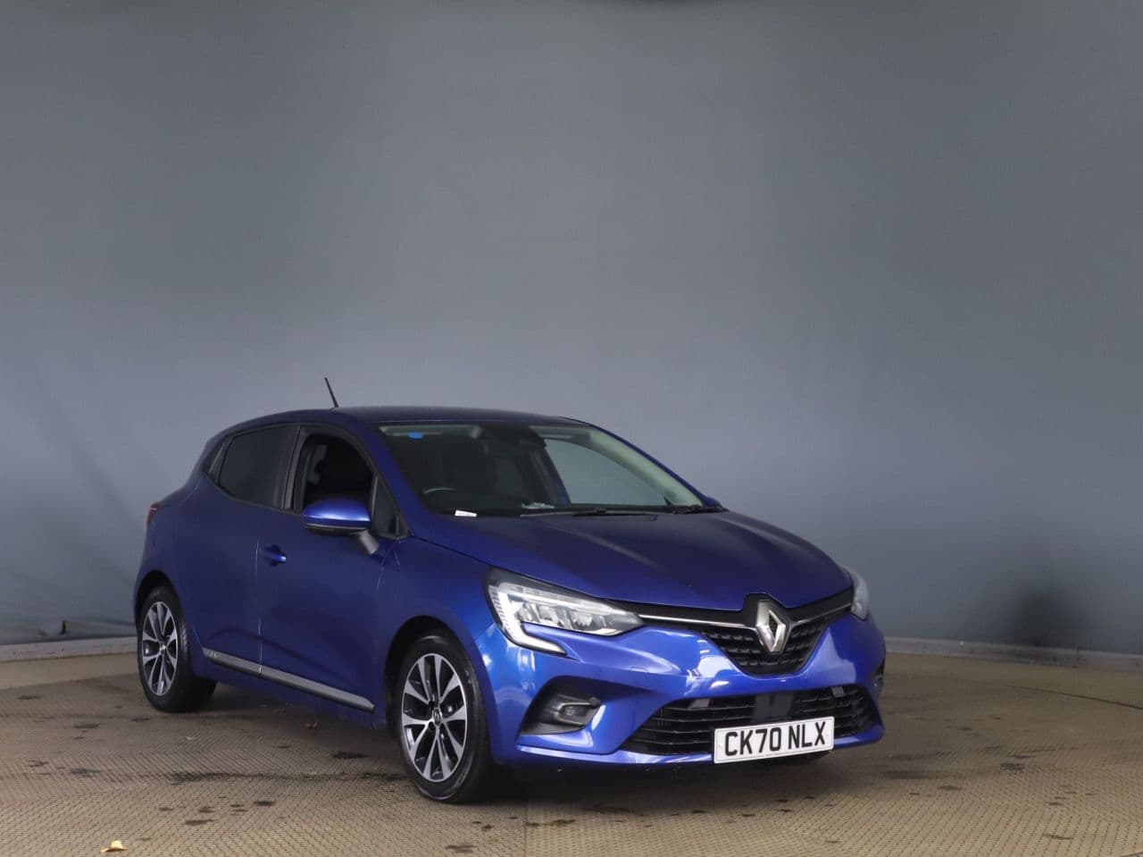 Renault Clio 1.0 TCe Iconic view 1